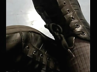 blonde tgirl wanking it off in her sexy stockings