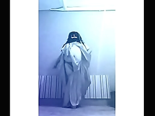 stunning transexual melissa cuming and pissing in the bath tub