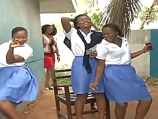 sexy shemale scellen stroking her oiled cock