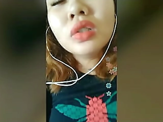 hold a pussy when she alone-she grosnt hard-leng her pussy